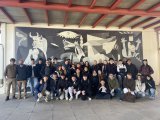 Estudiants de visita al  Sortida  amb els alumnes de primer de l'assignatura de Món Actual. Concretament, vam poder visitar el Pavelló de la República i diferents espais monumentals de la ciutat.